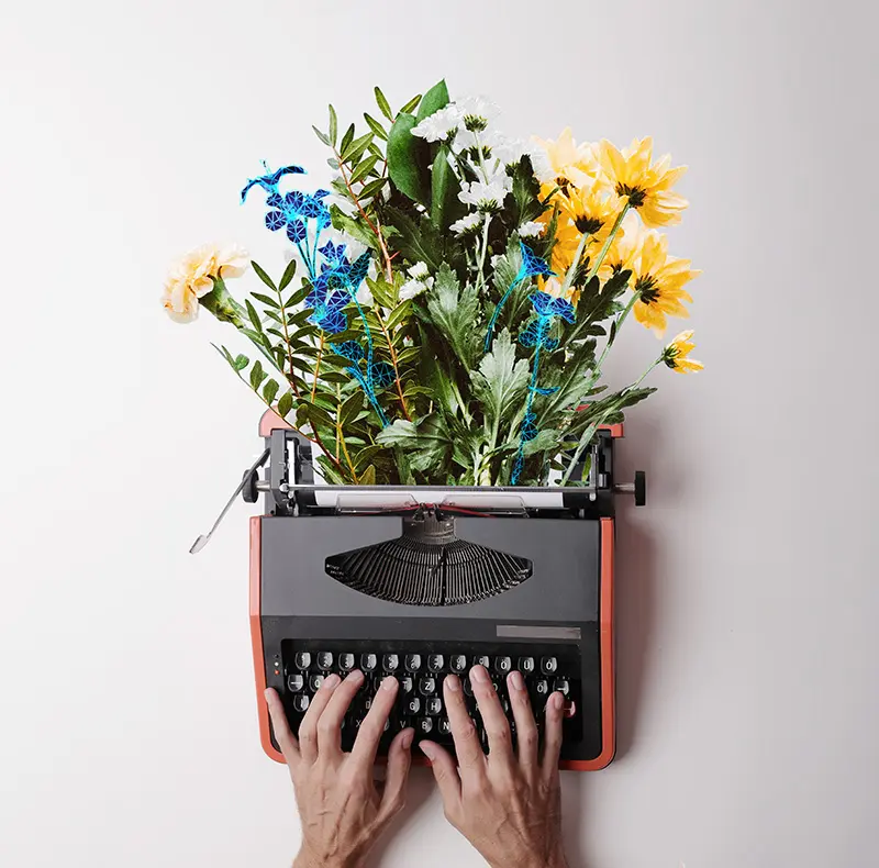 Schreibmaschine aus der Blumen kommen
